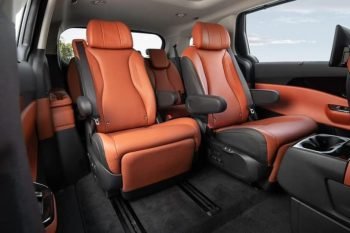 Luxco Travels - Luxurious and Comfortable Interior of Kia Carnival 7-Seater from Hanoi to Halong Bay