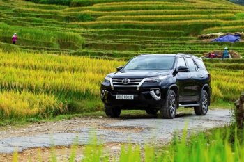 Hanoi airport to Sapa by Private car