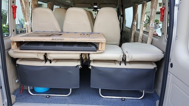 The luggage compartment is quite spacious, can hold a lot of luggageAbout 13-16 large luggage