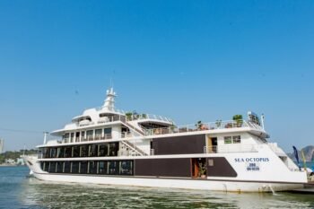 Du thuyền Sea Octopus 5 sao thăm vịnh 1 ngày - Biểu tượng của vịnh Hạ Long
